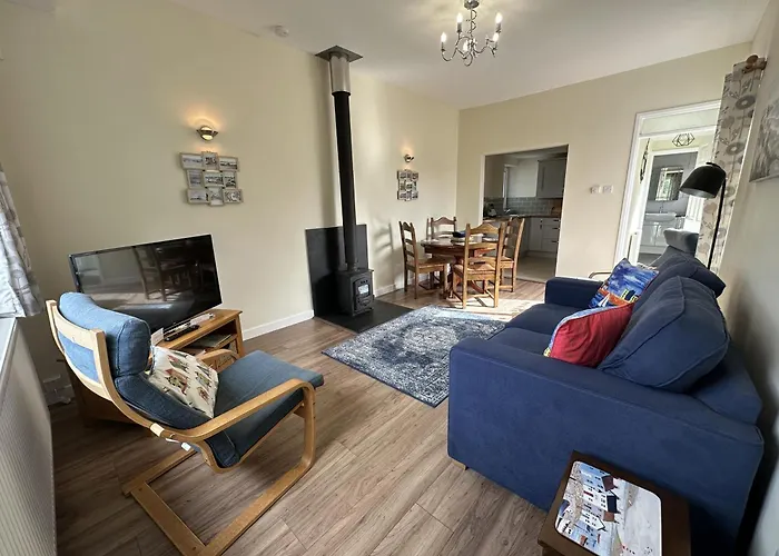 Ty\'R Ardd - An Immaculate 2 Bedroom Bungalow Close To The Beach