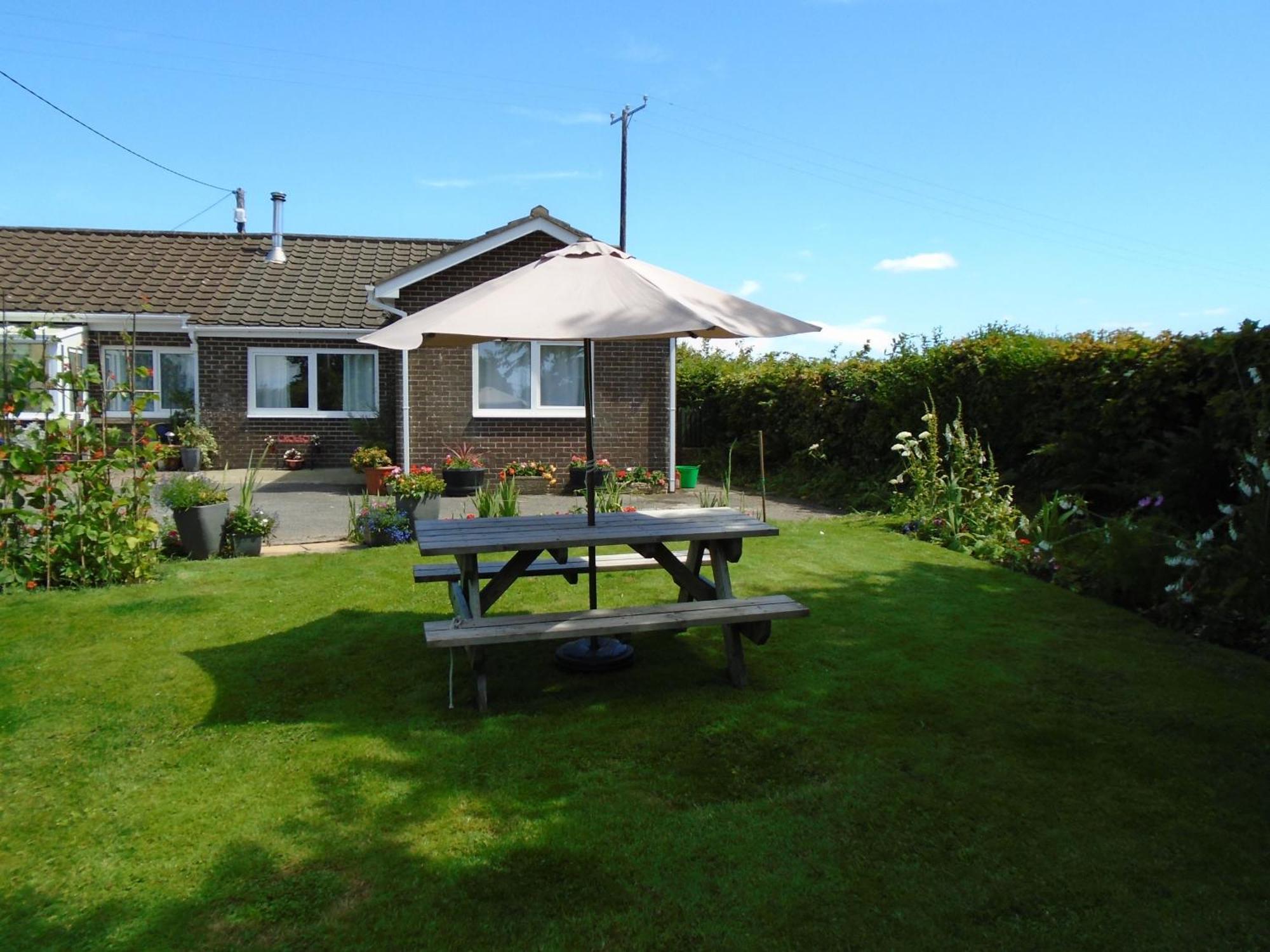 Ty'r Ardd - An Immaculate 2 Bedroom Close To The Pendine
