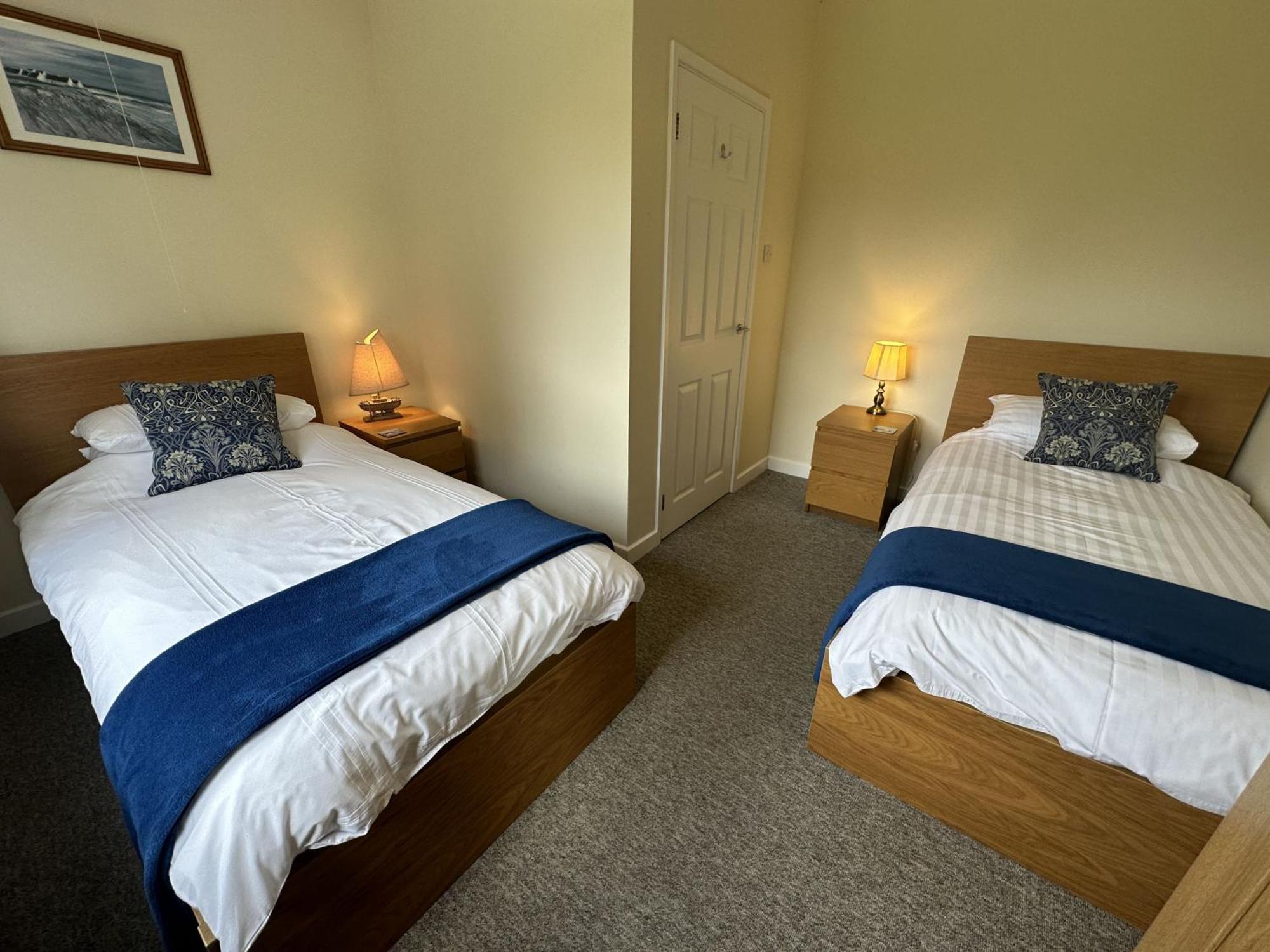 Ty'r Ardd - An Immaculate 2 Bedroom Close To The *