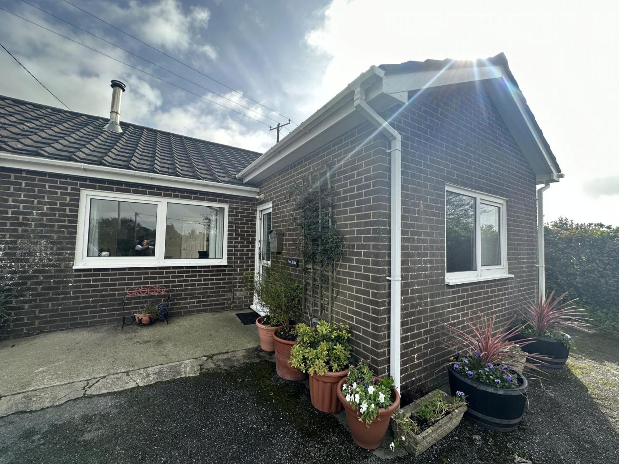 Ty'r Ardd - An Immaculate 2 Bedroom Close To The Holiday home Pendine