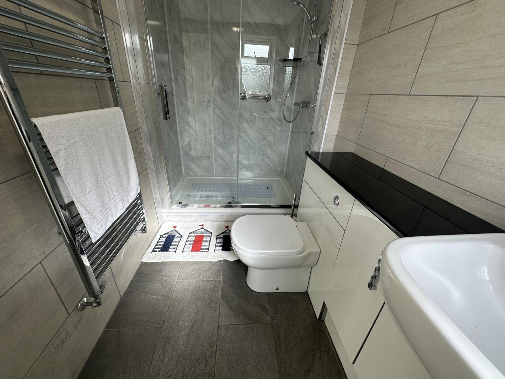 Ty'r Ardd - An Immaculate 2 Bedroom Close To The Holiday home
