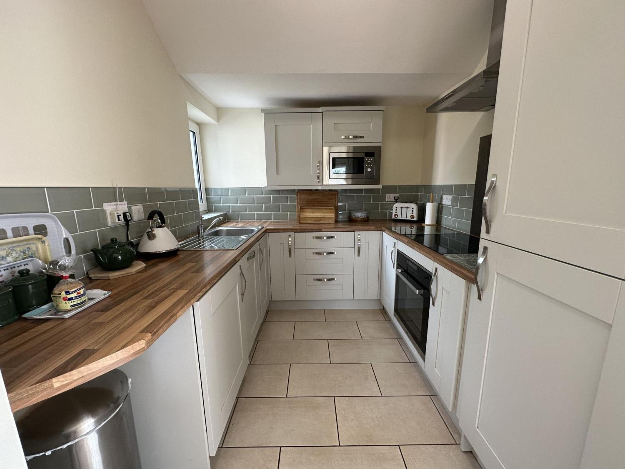 Ty'r Ardd - An Immaculate 2 Bedroom Close To The *